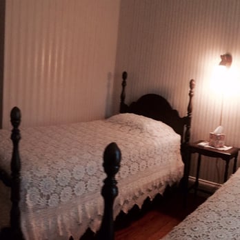 Wainwright Inn - West Wing, second bedroom - Bed & Breakfast Near Me - Great Barrington, Massachusetts Wainwright Inn - West Wing, second bedroom - Bed & Breakfast Near Me - Great Barrington, Massachusetts