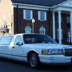 Bubz Limos - Iconic Home alone Lincoln limousine 1992