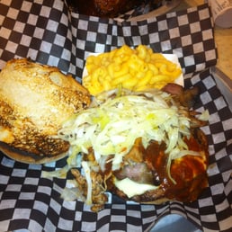 Bo-lucious Burger with a side of ma&cheese