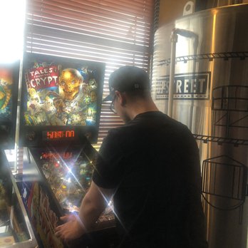 Upstreet BBQ Brewhouse - Upstreet Pinball - Barbeque Near Me - Dartmouth, Nova Scotia