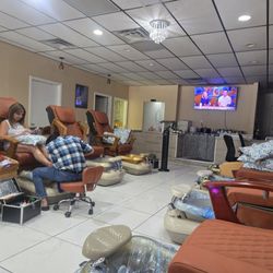 Zen Nails & Spa - Inside salon during my visit