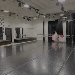 JKA of San Francisco Bay - Our dojo. Sprung floor, Marley flooring, one wall of mirrors.