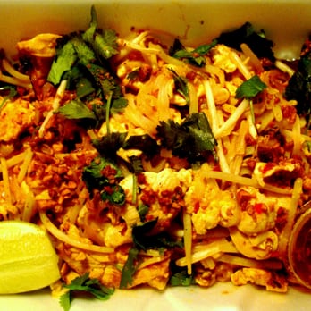 Thai Lanna - Pad thai with chicken - Thai Near Me - Houston, Texas Thai Lanna - Pad thai with chicken - Thai Near Me - Houston, Texas
