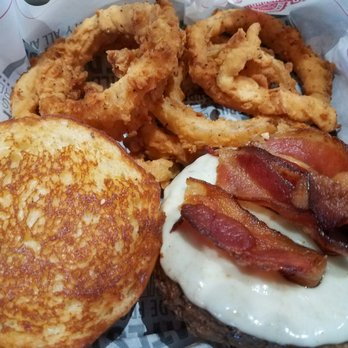 Fuddruckers - Omg ...this burger was GOOD!!!!!!!!!!!!! - American Near Me - Norfolk, Virginia