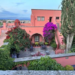 Hotel Casa Rosada - Courtyard