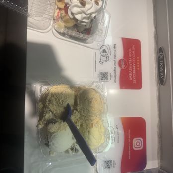 Handel's Homemade Ice Cream - Banana split and 4 scoop sampler - Ice Cream & Frozen Yogurt Near Me - Rialto, California Handel's Homemade Ice Cream - Banana split and 4 scoop sampler - Ice Cream & Frozen Yogurt Near Me - Rialto, California