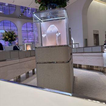 Tiffany & Co - Jewelry Near Me - New York, New York Tiffany & Co - Jewelry Near Me - New York, New York