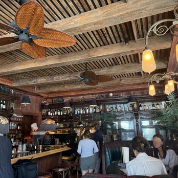 Armitage Alehouse - A view of their airy bar room with 4 tables available for walk-ins. - Pubs Near Me - Chicago, Illinois Armitage Alehouse - A view of their airy bar room with 4 tables available for walk-ins. - Pubs Near Me - Chicago, Illinois