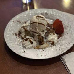Luna's Restaurant Italian and Latin Cuisine - Special: bread pudding with vanilla ice cream,  the best I ever had.