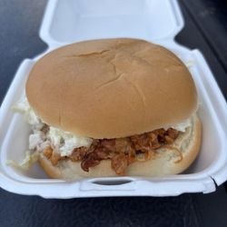 Roses Barb-Q & Catering - Pulled pork sandwich