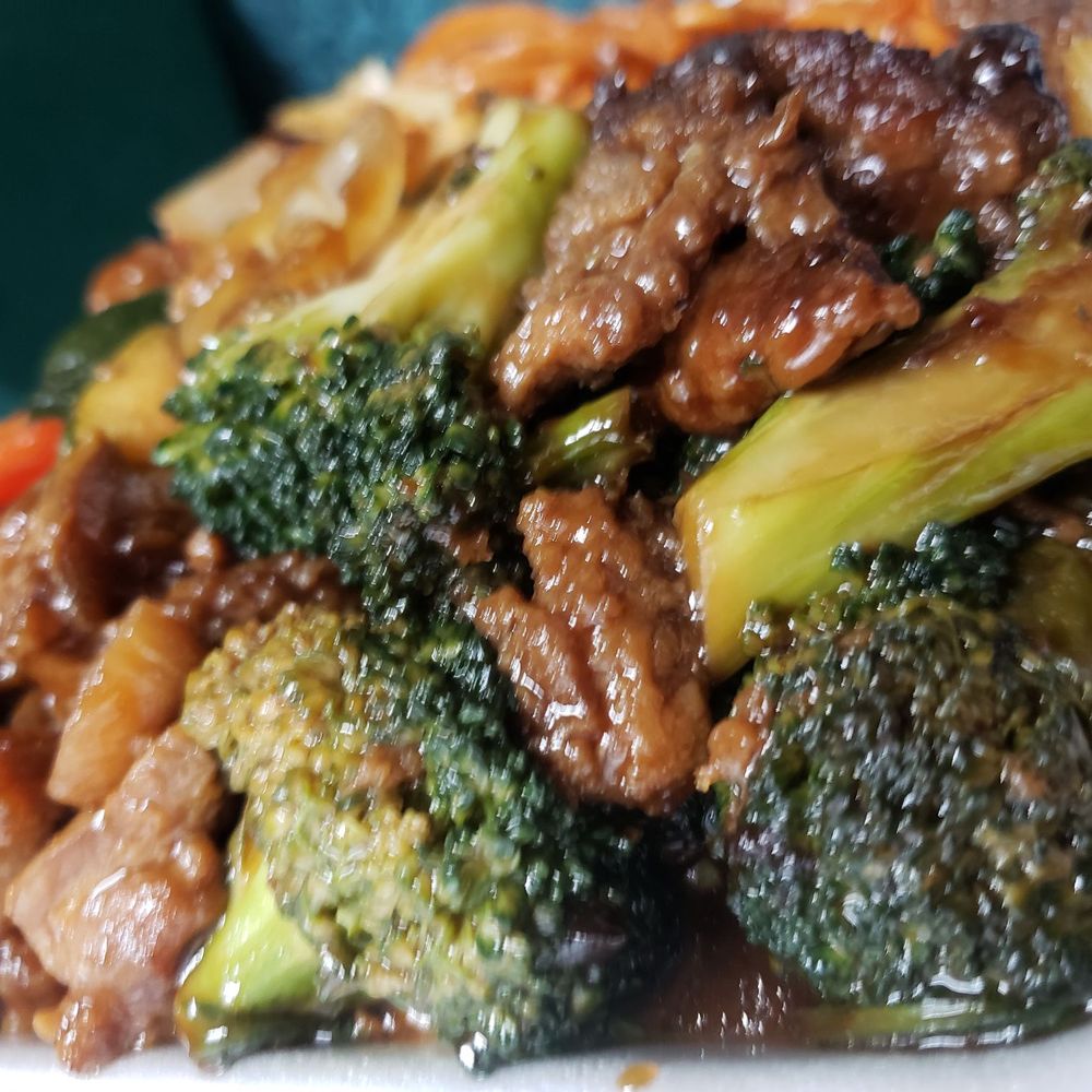Peking Wok - Chow mein with beef broccoli and jalapeno chicken - Chinese Near Me - Northridge, California Peking Wok - Chow mein with beef broccoli and jalapeno chicken - Chinese Near Me - Northridge, California
