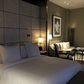 Four Seasons Hotel - Bed + living area - Hotels Near Me - London, XGL