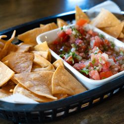 Antojitos Acatlán - Complimentary nacho chips and homemade salsa