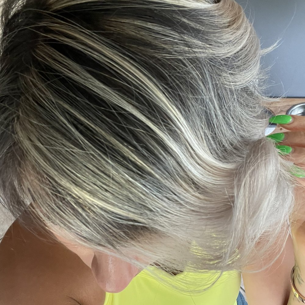 Modern LUXE Salon - The streaky mess I was left with. - Hair Salons Near Me - Frisco, Texas Modern LUXE Salon - The streaky mess I was left with. - Hair Salons Near Me - Frisco, Texas