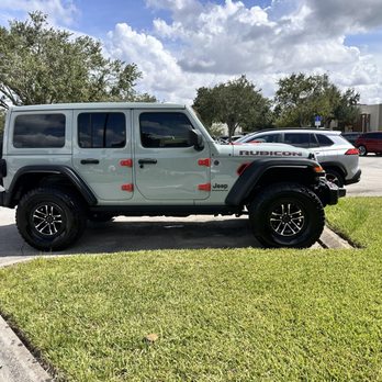 D-Luxe Hand Car Wash - Car Wash Near Me - Orlando, Florida