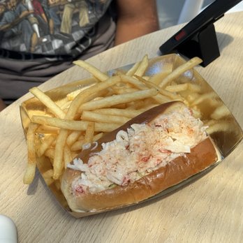 Aquabite Market & Kitchen - Lobster roll - Seafood Markets Near Me - Corpus Christi, Texas
