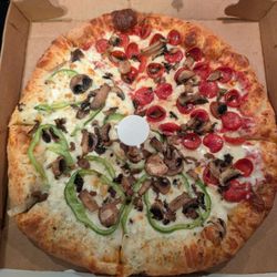 Vocelli Pizza - Large pizza with mushrooms,and half pepperoni and red sauce,and half green pepper and white sauce.