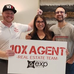 10X Agent Real Estate Team-Brokered by Real - Dan Fitzgerald at his clients closing in San Antonio! Congratulations on your new home!