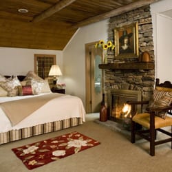 1906 Pine Crest Inn - With 30 different romantic rooms, luxury suites, and private cottages, there's a perfect accommodation for every taste!