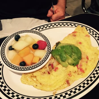 Lighthouse Diner - Omelette with fruit - American Near Me - Jupiter, Florida
