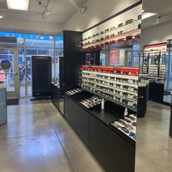 Sunglass Hut