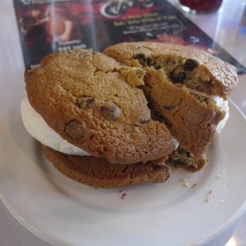 Side Door Cafe - Ice Cream Sandwich-Yummy - New American Near Me - Gleneden Beach, Oregon