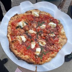 Magoo's Pizza - Margherita