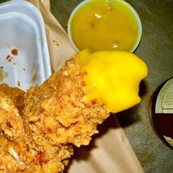 IL Mondo Pizzeria - Boneless Chicken Finger dipped in Honey Mustard