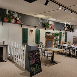 Roots Cafe & Giftique