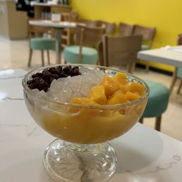 Snow White Mango Juice with Red Beans Snow White Mango Juice with Red Beans