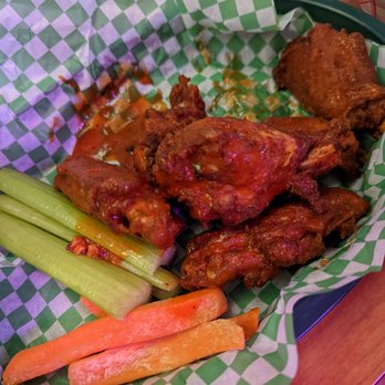 Casper's and Runyon's Nook - Pot o' gold wings with buffalo sauce - Dive Bars Near Me - Saint Paul, Minnesota Casper's and Runyon's Nook - Pot o' gold wings with buffalo sauce - Dive Bars Near Me - Saint Paul, Minnesota