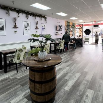 Apelu Island Cafe - Plenty of space in the cafe! - Bagels Near Me - Norfolk, Virginia
