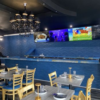 Sweet T'S Southern Eatery - Interior - Southern Near Me - Teaneck, New Jersey