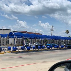 Zoom Car Wash - Webster - Plenty of vacuums }:{