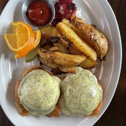 Cafe Celeste - Eggs Benny