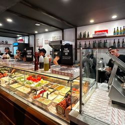 All'Antico Vinaio - Fresh ingredients and friendly service