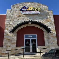 El Pollo Rico - Outside