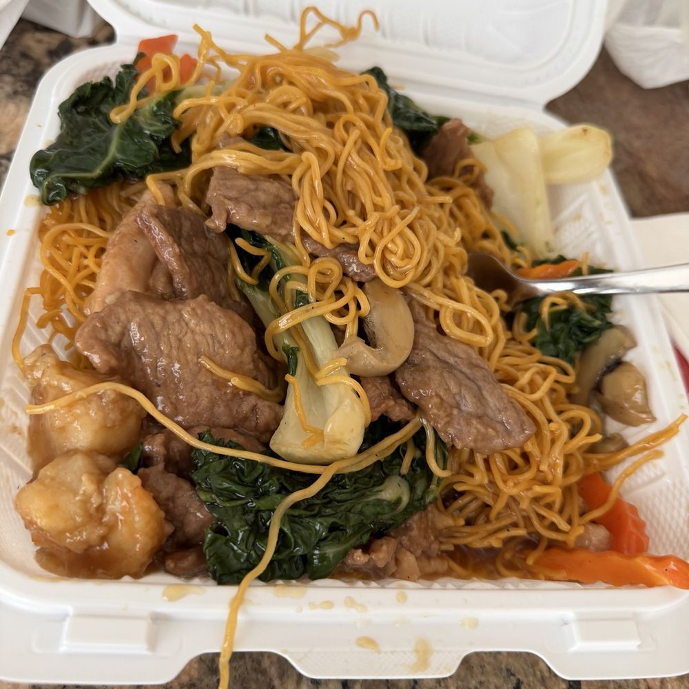 House pan fried noodles combination House pan fried noodles combination