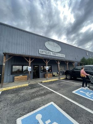 Miss Lucille's Marketplace by null