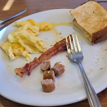 Denny's - Rest of double Berry egg soft scrambled one bacon one sausage link didn't want hash brown so I opted for a small toast - American Near Me - New Caney, Texas