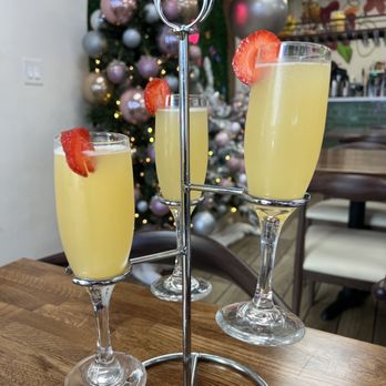 Madres Brunch - Mimosas - Breakfast & Brunch Near Me - Whittier, California Madres Brunch - Mimosas - Breakfast & Brunch Near Me - Whittier, California