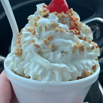 Dover Delite - Small Sundae - Ice Cream & Frozen Yogurt Near Me - Dover, New Hampshire