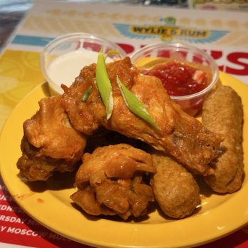 Wylie and Rum - Delicious  chicken wings - Caribbean Near Me - Atlanta, Georgia