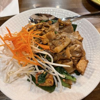 Zab Pinto Thai - Pad see ew - Thai Near Me - Portland, Oregon Zab Pinto Thai - Pad see ew - Thai Near Me - Portland, Oregon