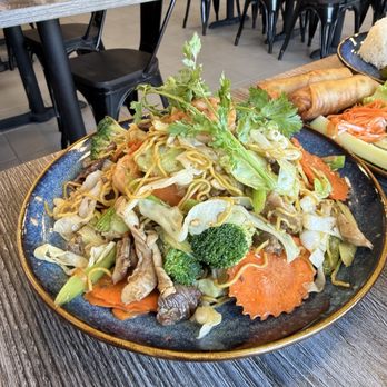 Pho Planet - N5. Combo Stir-Fried Noodles - Vietnamese Near Me - Upland, California