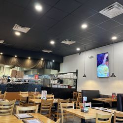 Goomba's Pizzeria - Dining room