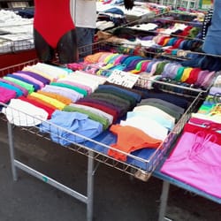 Mercato Via Vespri Siciliani - Il banco delle mutande (versione technicolor)