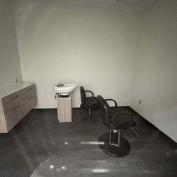 Sola Salon Studios - Salon studio for rent