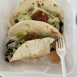 Chomp'z Truck - Soggy sloppily made lettuce, and salsa lots of salsa, and three or four black beans really?