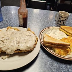 Commercial St Diner - Chicken fried steak